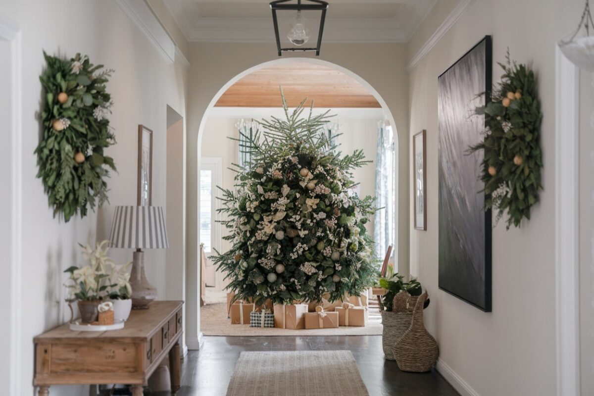 49 Christmas Hallway Decoration Ideas